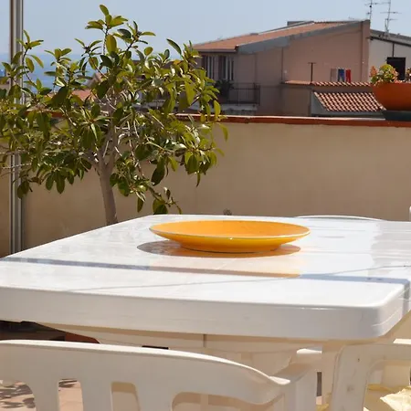 Holiday House Naxos Giardini Naxos